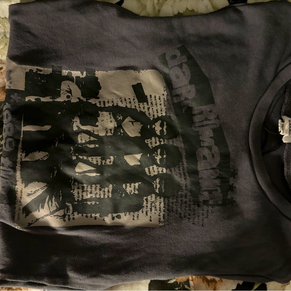 garage graphic crop tee